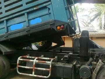 รถอิซูซุ 6 ล้อดั้ม NPR เปลื่ยนเครื่อง 120 แรงม้า ปี 36  สนใจติดต่อ 081 - 6079515