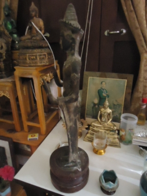 ให้เช่าพระพุทธรูปโบราณมรดกตกทอด ศิลปะลพบุรี  สภาพสวยมาก สมบูรณ์ สนนราคา 299,999.-