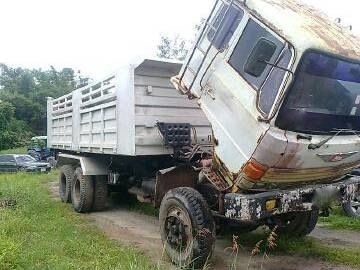 รถฮีโน่ 10 ล้อดั้ม 220 แรงม้า  สนใจติดต่อ 081 - 6079515