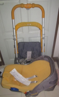 รถเข็นเด็ก Combi สีเทา-เหลือง พร้อมคาร์ซีท**ลดราคาสุดๆ** รถเข็นเด็ก Combi สีเทา-เหลือง พร้อมคาร์ซีท**ลดราคาสุดๆ**