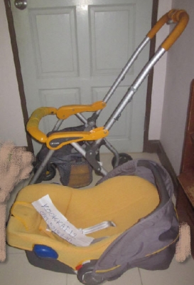 รถเข็นเด็ก Combi สีเทา-เหลือง พร้อมคาร์ซีท**ลดราคาสุดๆ** รถเข็นเด็ก Combi สีเทา-เหลือง พร้อมคาร์ซีท**ลดราคาสุดๆ**