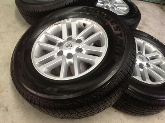 ขายล้อ โตโยต้า ฟอร์จูนเน่อร์17" ยางบริดสโตนD840 265/65R17 ปี13 ใหม่กิ๊บๆ ขายราคา30,000บาท สนใจติดต่อ 089-6669061