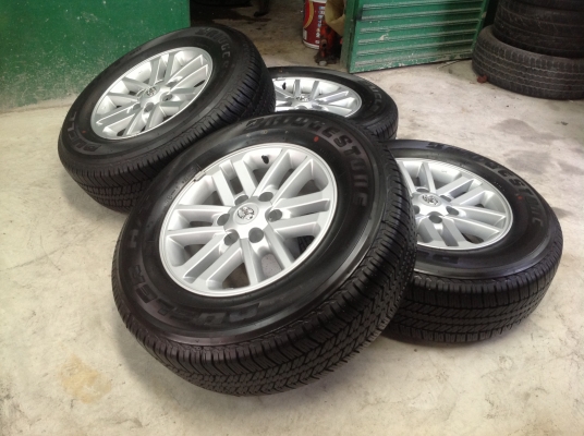 ขายล้อ โตโยต้า ฟอร์จูนเน่อร์17" ยางบริดสโตนD840 265/65R17 ปี13 ใหม่กิ๊บๆ ขายราคา30,000บาท สนใจติดต่อ 089-6669061