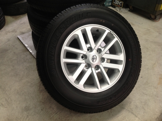 ขายล้อ โตโยต้า ฟอร์จูนเน่อร์17" ยางบริดสโตนD840 265/65R17 ปี13 ใหม่กิ๊บๆ ขายราคา30,000บาท สนใจติดต่อ 089-6669061