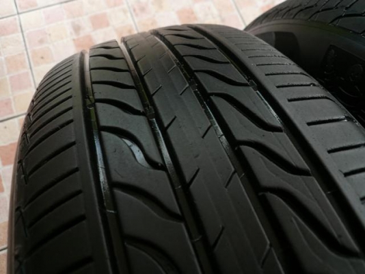 ขายยาง MICHELIN LC----205-65-15----สวยๆ (1ชุด)
