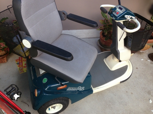 ขายรถ 3 ล้อ ใช้สำหรับผู้สูงอายุใช้งานง่าย เดินหน้า-ถอยหลังได้