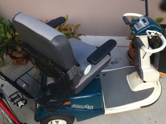 ขายรถ 3 ล้อ ใช้สำหรับผู้สูงอายุใช้งานง่าย เดินหน้า-ถอยหลังได้