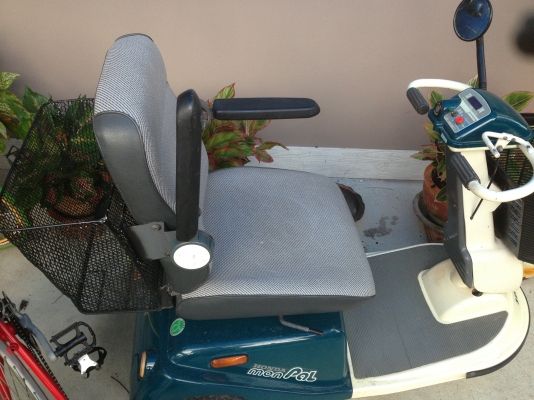 ขายรถ 3 ล้อ ใช้สำหรับผู้สูงอายุใช้งานง่าย เดินหน้า-ถอยหลังได้