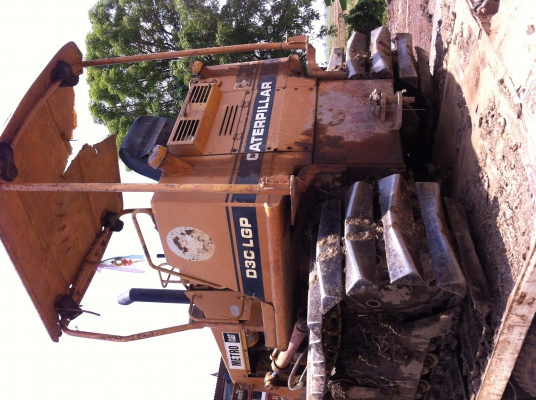ขายด่วน รถแทรคเตอร์ตีนตะขาบ  CAT D3C เก่าในสภาพพร้อมใช้งาน  เครื่องดี ช่วงล่างสวยจ้า