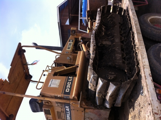 ขายด่วน รถแทรคเตอร์ตีนตะขาบ  CAT D3C เก่าในสภาพพร้อมใช้งาน  เครื่องดี ช่วงล่างสวยจ้า
