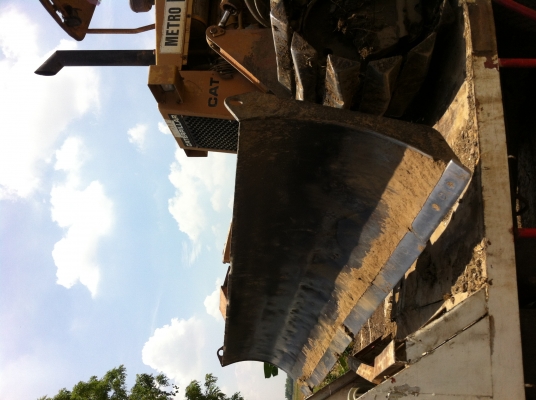 ขายด่วน รถแทรคเตอร์ตีนตะขาบ  CAT D3C เก่าในสภาพพร้อมใช้งาน  เครื่องดี ช่วงล่างสวยจ้า