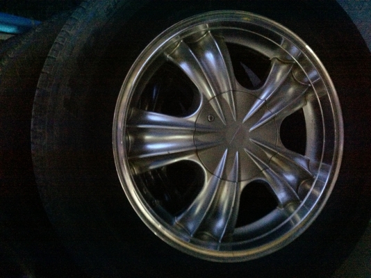 ขายแม๊กซ์ 18" 6 รู. กว้าง 8" พร้อมยาง บริสสโตร์ 265/60r18 ปี 10