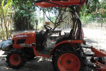 ต้องการ คูโบต้า 24 แรง 2 เพลา รุ่น B2410 ต้องการ คูโบต้า 24 แรง 2 เพลา รุ่น B2410