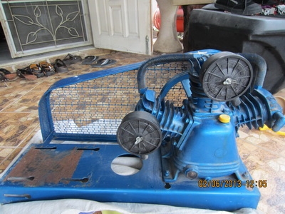 ขายด่วนหัวปั้มลมสามสูบ 3 Hp ราคาถูก 2,000฿