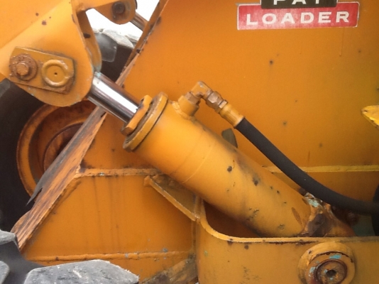 ขายด่วน!!! รถตักเก่านำเข้าจากญี่ปุ่น แท้ๆ สภาพดี พร้อมใช้งาน  Komatsu JH30B S/N JH30B-5902 รถไม่เคยผ่านการใช้งานในประเทศไทย