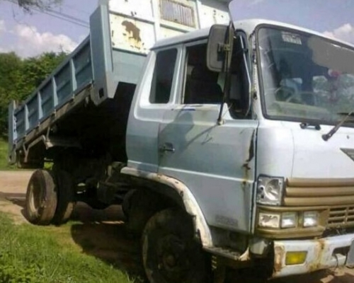 HINO FD 185 HP HO7C หกล้อดั๊มพ์ กระบะดั๊มพ์เหล็ก 6 ตันความยาว 3.60 เมตร เครื่องแน่นแรงดีไม่เยิ้ม ภายในเก๋งคอนโซลครบพร้อม พวงมาลัยเพาเวอร์ เบรคทริ๊ปฟี้ ช่วงล่างคัชซีไม่มีบวม ยาง 8.25 ขอบ 16 สภาพดีพร้อมบรรทุกพร้อมใช้งาน เอกสารเล่มทะเบียนครบพร้อมโอน ราคา