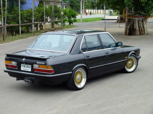 ขาย BMW 520I E28 กันชนเล็ก