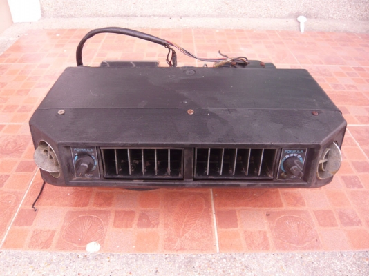 ขายตู้แอร์แขวนฟอมูล่าหน้าปรับได้ 1250 บาท มี 2ตัว