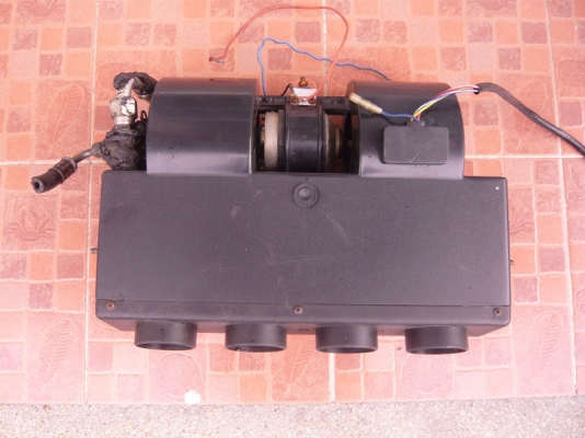 ขายตู้แอร์แขวนฟอมูล่าหน้าปรับได้ 1250 บาท มี 2ตัว