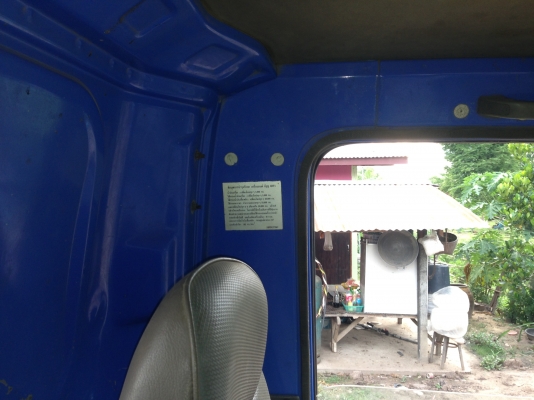 ISUZU NPR เครื่อง 4HF1-135 แรงม้า รถปี 44 กระบะคอกเหล็กคอกไม้ ยาว 4.30 เมตร หัวบางไม่มีผุ ภายในสวยคร