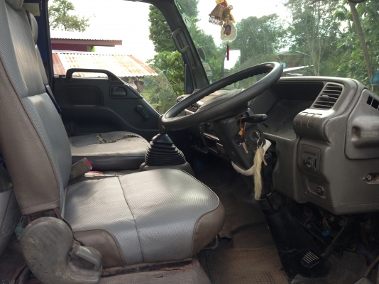 ISUZU NPR เครื่อง 4HF1-135 แรงม้า รถปี 44 กระบะคอกเหล็กคอกไม้ ยาว 4.30 เมตร หัวบางไม่มีผุ ภายในสวยคร
