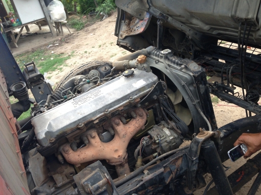ISUZU NPR เครื่อง 4HF1-135 แรงม้า รถปี 44 กระบะคอกเหล็กคอกไม้ ยาว 4.30 เมตร หัวบางไม่มีผุ ภายในสวยคร