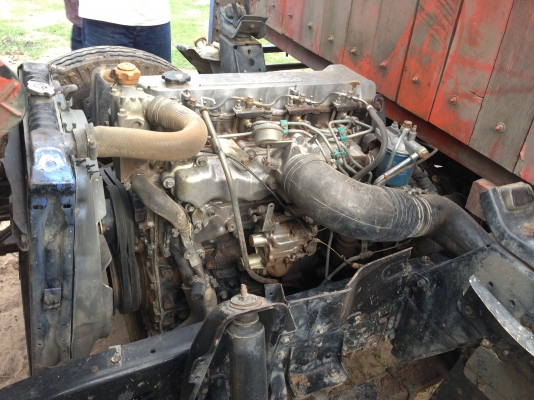ISUZU NPR เครื่อง 4HF1-135 แรงม้า รถปี 44 กระบะคอกเหล็กคอกไม้ ยาว 4.30 เมตร หัวบางไม่มีผุ ภายในสวยคร