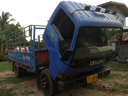ISUZU NPR เครื่อง 4HF1-135 แรงม้า รถปี 44 กระบะคอกเหล็กคอกไม้ ยาว 4.30 เมตร หัวบางไม่มีผุ ภายในสวยคร
