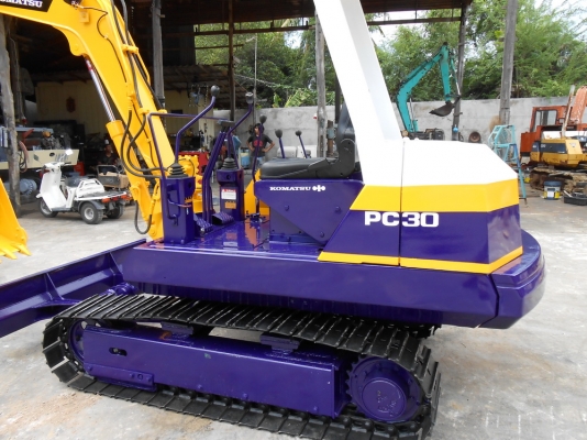 ขายรถขุด KOMUTSU PC30-5 เก่านอก สภาพดี พร้อมใช้งาน