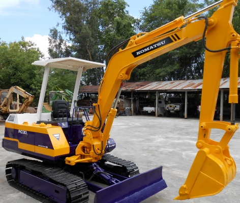 ขายรถขุด KOMUTSU PC30-5 เก่านอก สภาพดี พร้อมใช้งาน