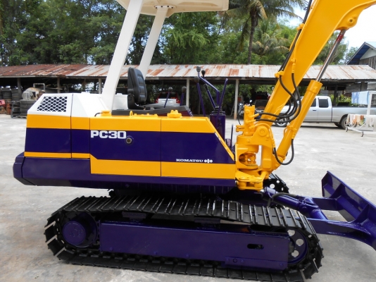 ขายรถขุด KOMUTSU PC30-5 เก่านอก สภาพดี พร้อมใช้งาน