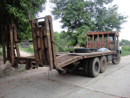 ขายสิบล้อหน้ายาวบรรทุกรถเกี่ยวข้าวเพลาเดียว เครื่อง 6BF1