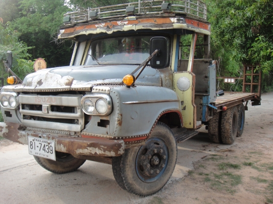 ขายสิบล้อหน้ายาวบรรทุกรถเกี่ยวข้าวเพลาเดียว เครื่อง 6BF1