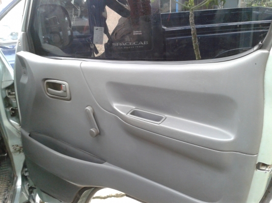 รถตู้หัวจรวด สวยเรียบร้อย สมบูรณ์ ประหยัด