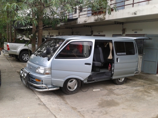 รถตู้หัวจรวด สวยเรียบร้อย สมบูรณ์ ประหยัด