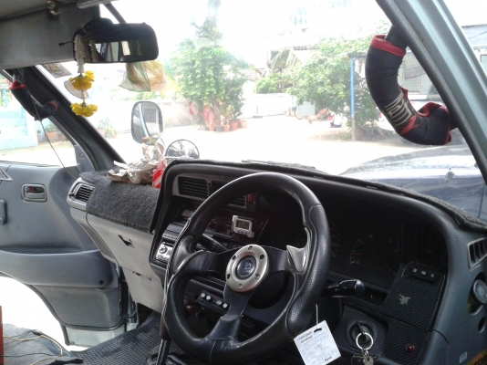 รถตู้หัวจรวด สวยเรียบร้อย สมบูรณ์ ประหยัด