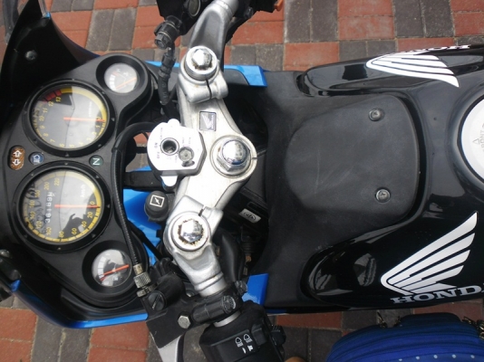 CBR150Rปี53ใมล์เหลืองรถบ้านเครื่องแน่นๆสีสวยเล่มพร้มโอนลอย CBR150Rปี53ใมล์เหลืองรถบ้านเครื่องแน่นๆสีสวยเล่มพร้มโอนลอย