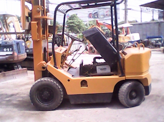 ขายรถโฟรคลิฟท์  2.5 ตัน เสาสูง 3 เมตร