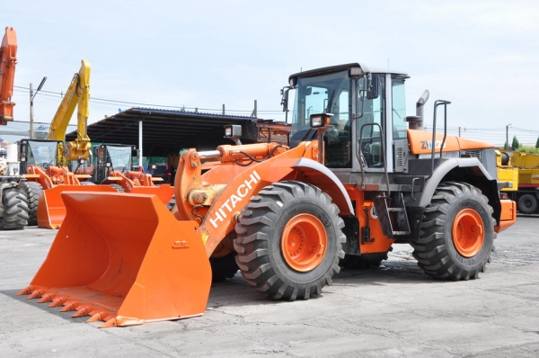 HITACHI  ZW 220  SN  00348