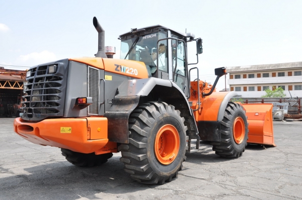 HITACHI  ZW 220  SN  00350