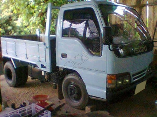 รถบรรทุก 6 ล้อดั๊มพ์ ยี่ห้อ ISUZU รุ่น NKR