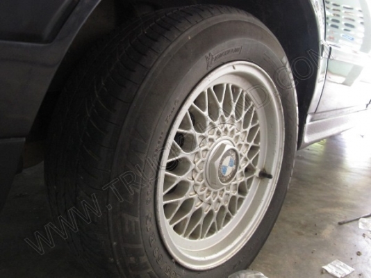 รถเก๋ง ยี่ห้อ BMW รุ่น 525/24V