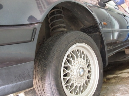 รถเก๋ง ยี่ห้อ BMW รุ่น 525/24V