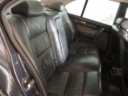 รถเก๋ง ยี่ห้อ BMW รุ่น 525/24V