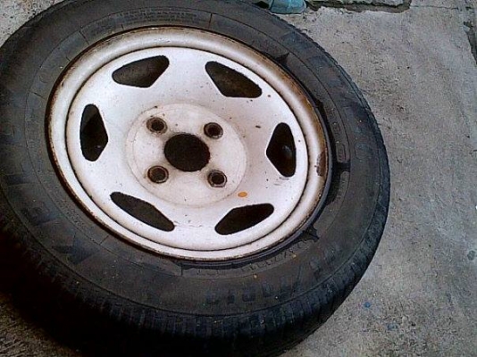 ขาย   ขาย  ล้อ พร้อมยาง ขอบ13 4รู 110 1วง ไว้เปงอะไหล์ขาย 400 0894445594