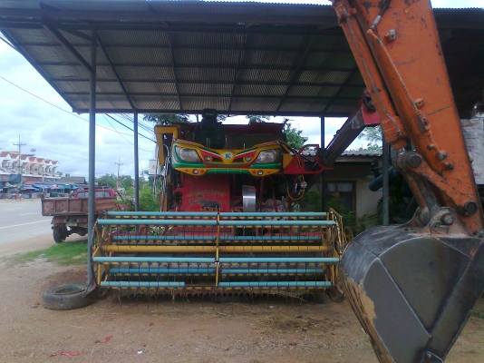 ขาย..รถเกี่ยวข้าวเกษตรพัฒนา ไวไฟจอมพลัง รถปี 53 รถสวย สภาพใหม่เอี่ยม พร้อมใช้งาน มีทะเบียนครบ.