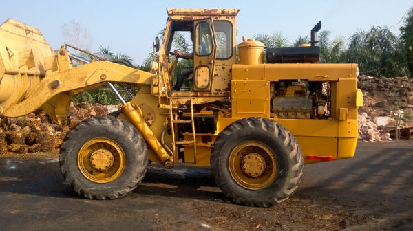 ขายรถตัก KOMATSU รุ่น JH 65 V8 รถนอกแท้ มีใบนำเข้าสภาพพร้อมใช้งาน เช็คเครื่องใหม่หมด เกียร์ดี เครื่องแน่น ปั๊มเร็ว ติดต่อ ทวีเดช 081-970-1769