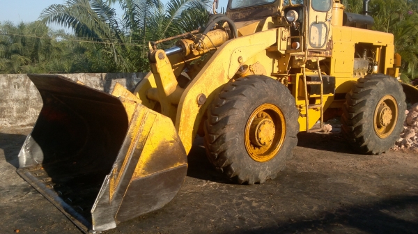 ขายรถตัก KOMATSU รุ่น JH 65 V8 รถนอกแท้ มีใบนำเข้าสภาพพร้อมใช้งาน เช็คเครื่องใหม่หมด เกียร์ดี เครื่องแน่น ปั๊มเร็ว ติดต่อ ทวีเดช 081-970-1769