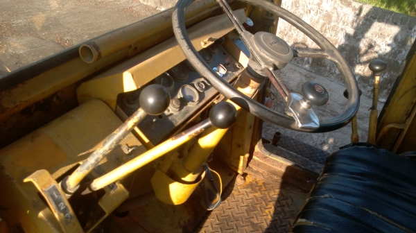 ขายรถตัก KOMATSU รุ่น JH 65 V8 รถนอกแท้ มีใบนำเข้าสภาพพร้อมใช้งาน เช็คเครื่องใหม่หมด เกียร์ดี เครื่องแน่น ปั๊มเร็ว ติดต่อ ทวีเดช 081-970-1769