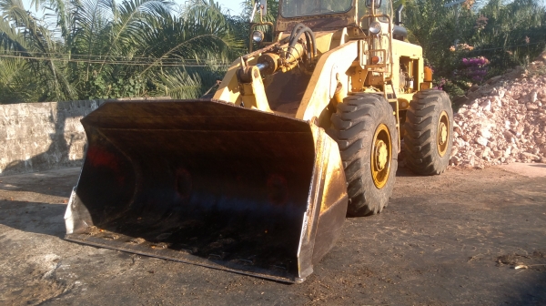 ขายรถตัก KOMATSU รุ่น JH 65 V8 รถนอกแท้ มีใบนำเข้าสภาพพร้อมใช้งาน เช็คเครื่องใหม่หมด เกียร์ดี เครื่องแน่น ปั๊มเร็ว ติดต่อ ทวีเดช 081-970-1769